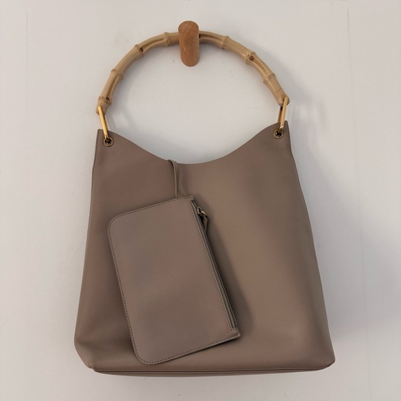 Vintage Gucci taupe grey leather bamboo handle tote bag with matching pouch - Picture 6 of 16